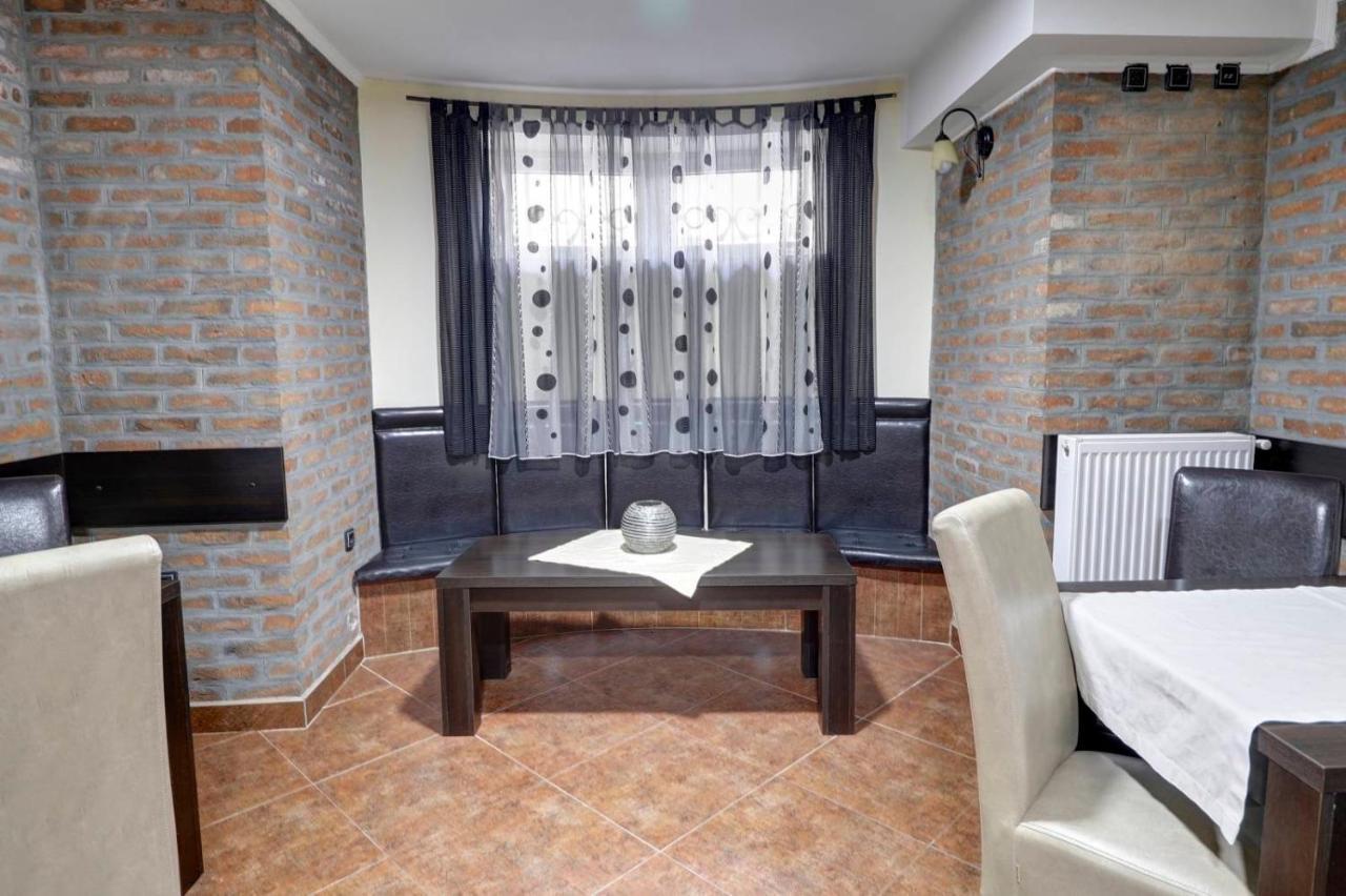Hotel Perla Ldm Leskovac เลสโควัซ ภายนอก รูปภาพ