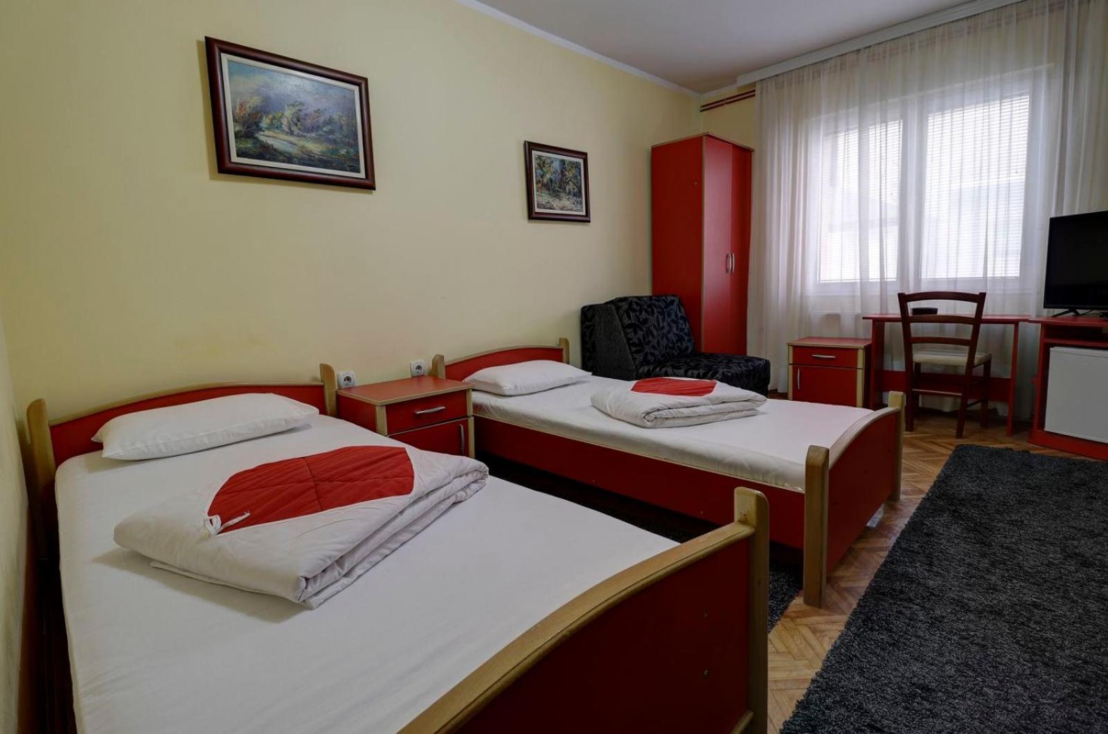 Hotel Perla Ldm Leskovac เลสโควัซ ภายนอก รูปภาพ
