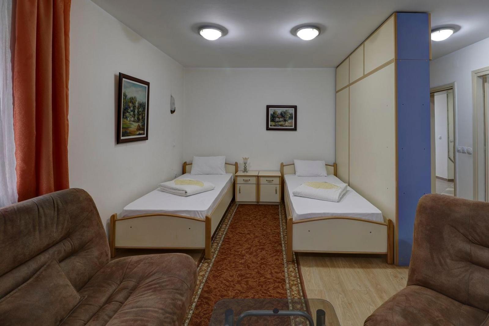 Hotel Perla Ldm Leskovac เลสโควัซ ภายนอก รูปภาพ